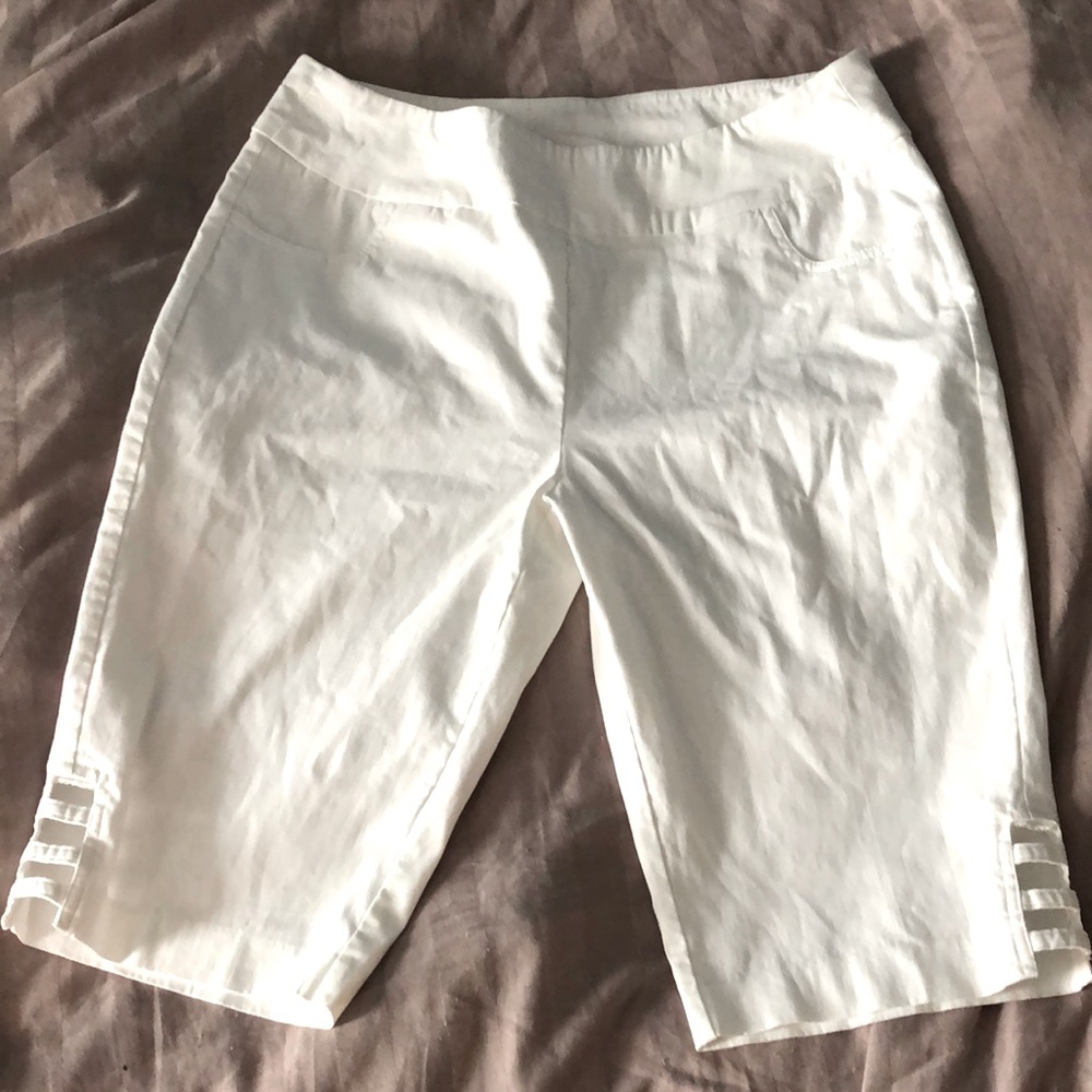 White capris shorts